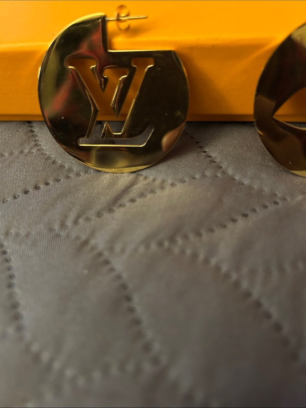 Gold Decorative Phone Charm Accent - Picture 3 of 4